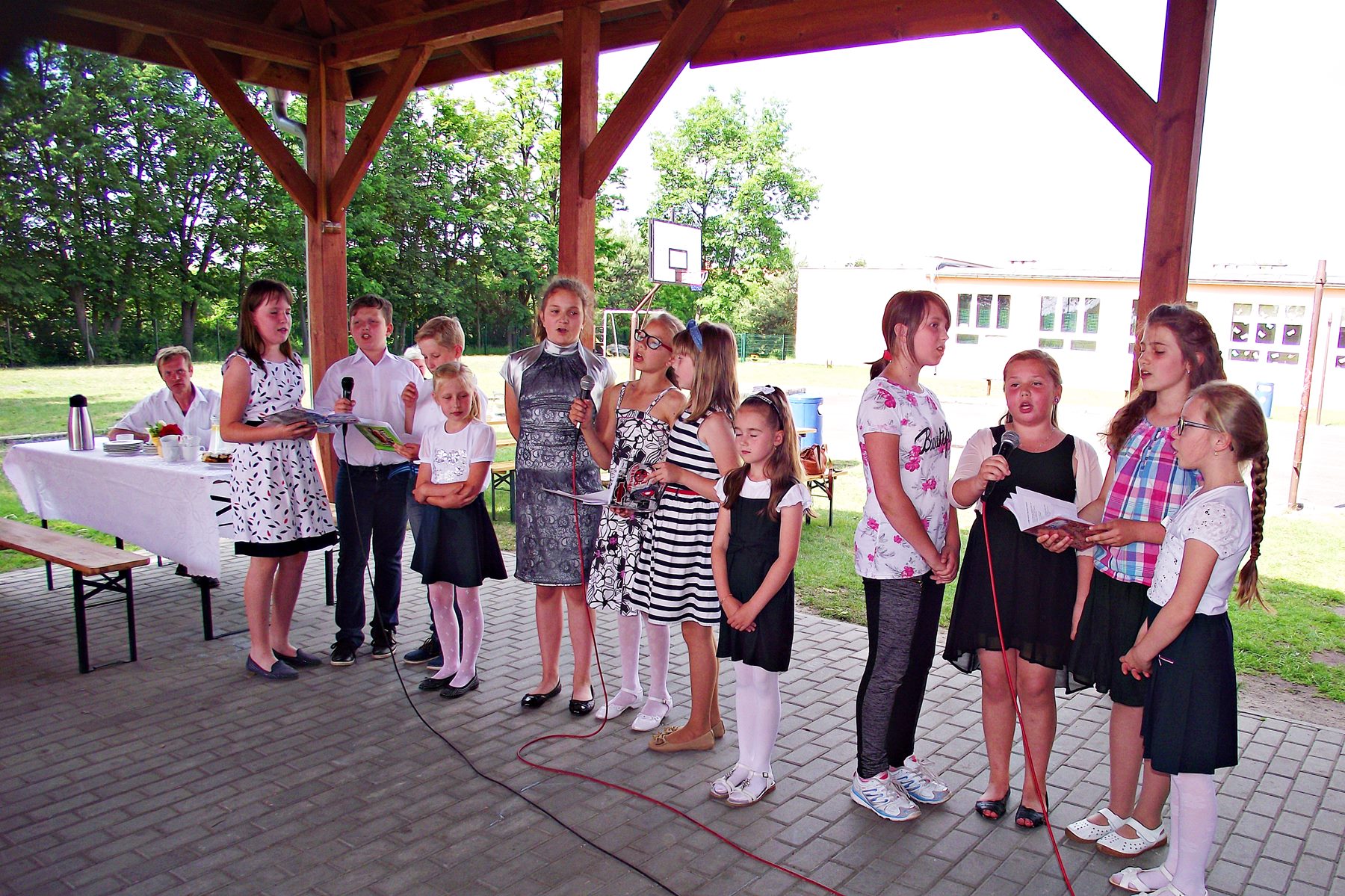 Z pięknym programem artystycznym wystąpiły dzieci ze Szkoły Podstawowej nr 2 w Ozimku