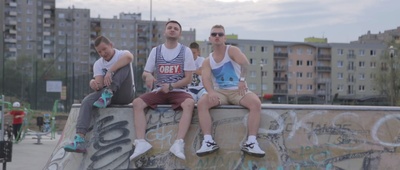 Z inicjatywą zebrania w jednym klipie utalentowanych osób z Ozimka wyszedł Łukasz Stępień ze składu Elegancko i tak oto razem z Piotrem Obodzieniem i Kamilem Lisowiczem.