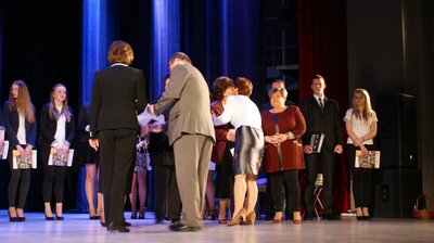 2542